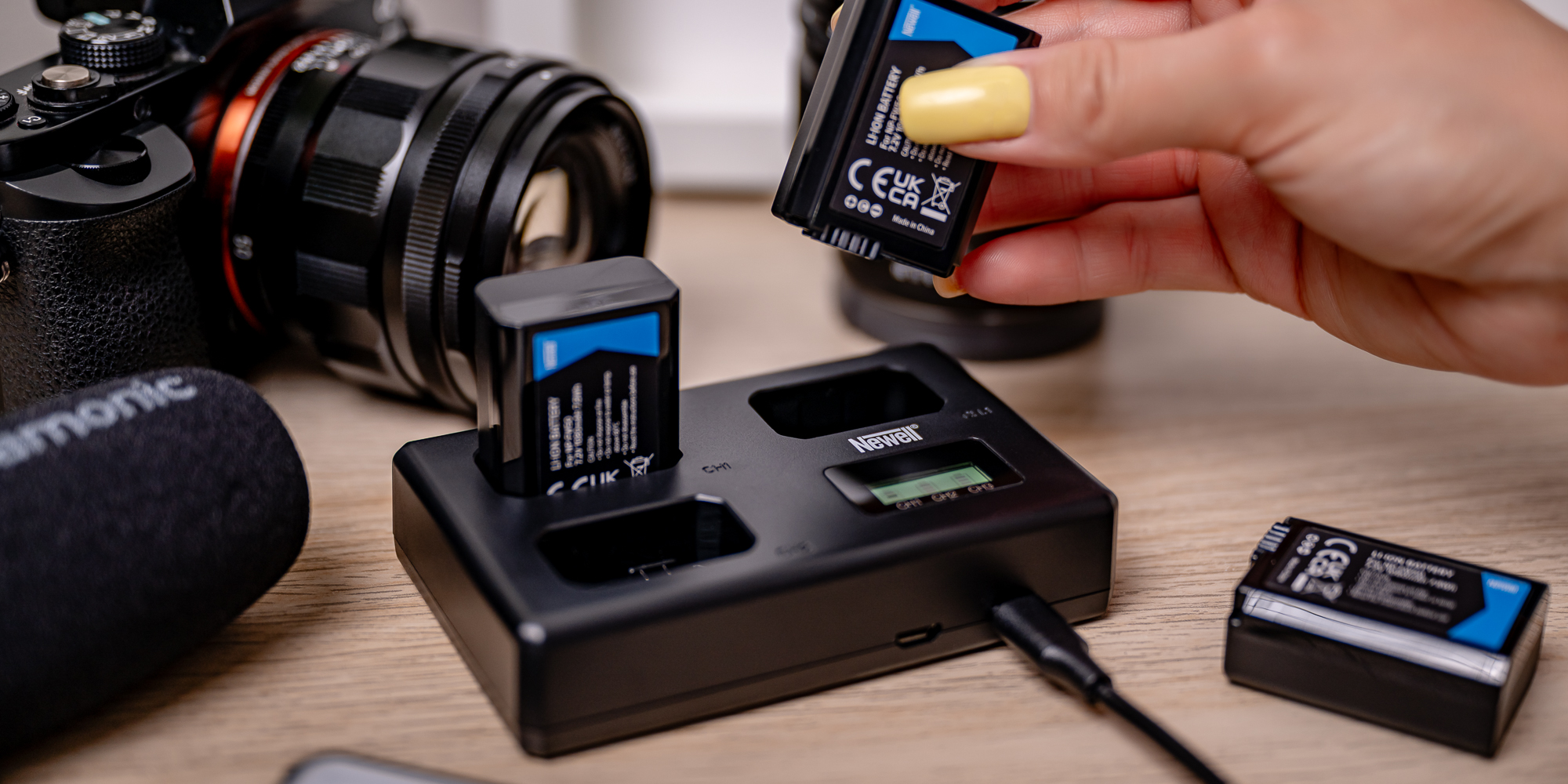 Ładowarka trójkanałowa Newell TT-USB-C do akumulatorów NP-FW50 do Sony