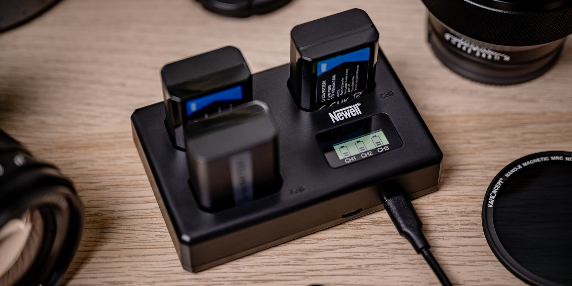 Ładowarka trójkanałowa Newell TT-USB-C do akumulatorów NP-FW50 do Sony