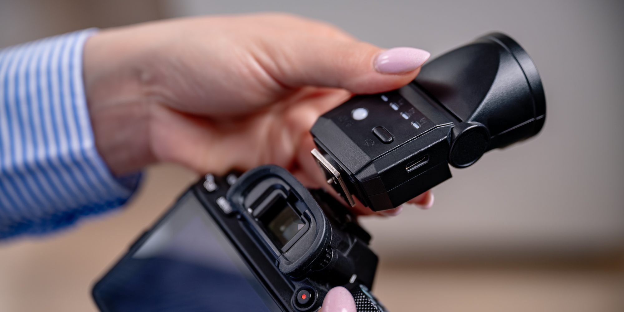 Lampa błyskowa Newell Elea Mini